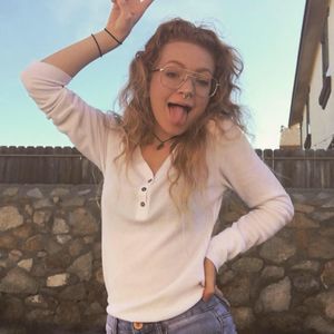 Meet your Posher, Becca